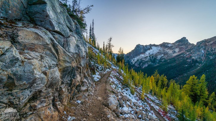  Photo taken from Cutthroat Pass Trail in the North Cascades,Washington state